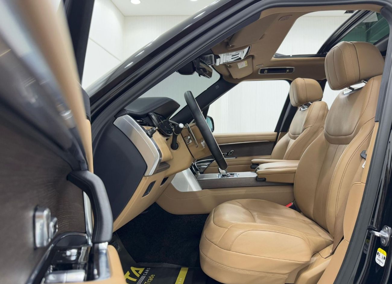 لاند روفر رينج روفر HSE P530 4.4L 2023 Range Rover Vogue HSE V8, May 2028 Agency Warranty, Full Service History, GCC