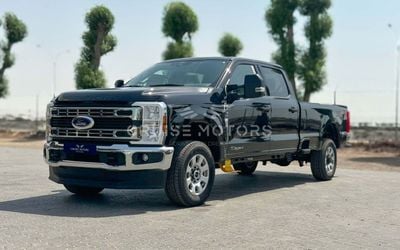 Ford F 350 Automatic - 6.7L - Diesel - Crew Cab - 4WD - 6 Seats - 4 Door