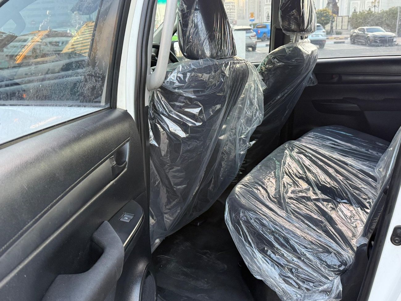 تويوتا هيلوكس Facelift SR Right Hand Drive