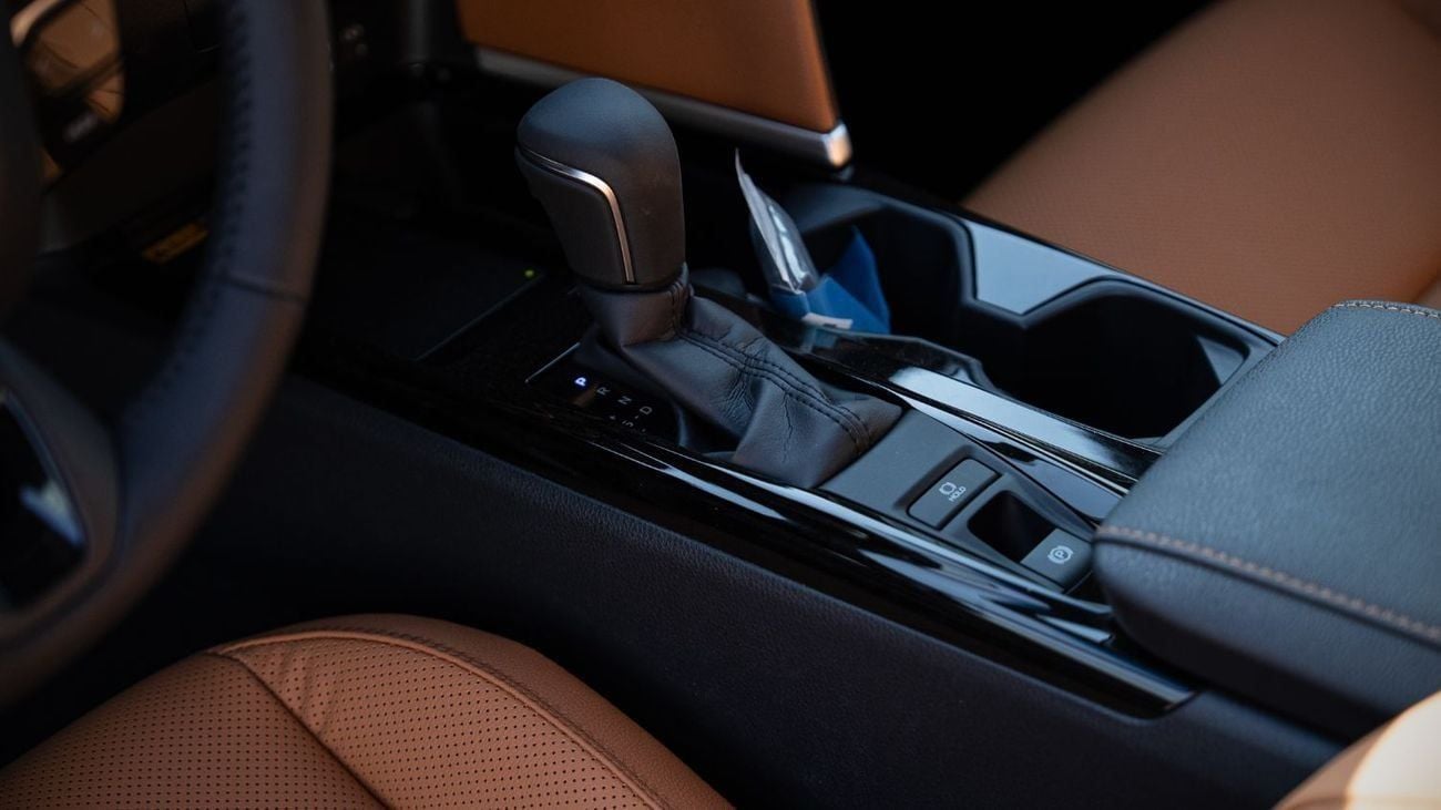 تويوتا كامري GLE 2.5L - Black Inside Yellow Brown