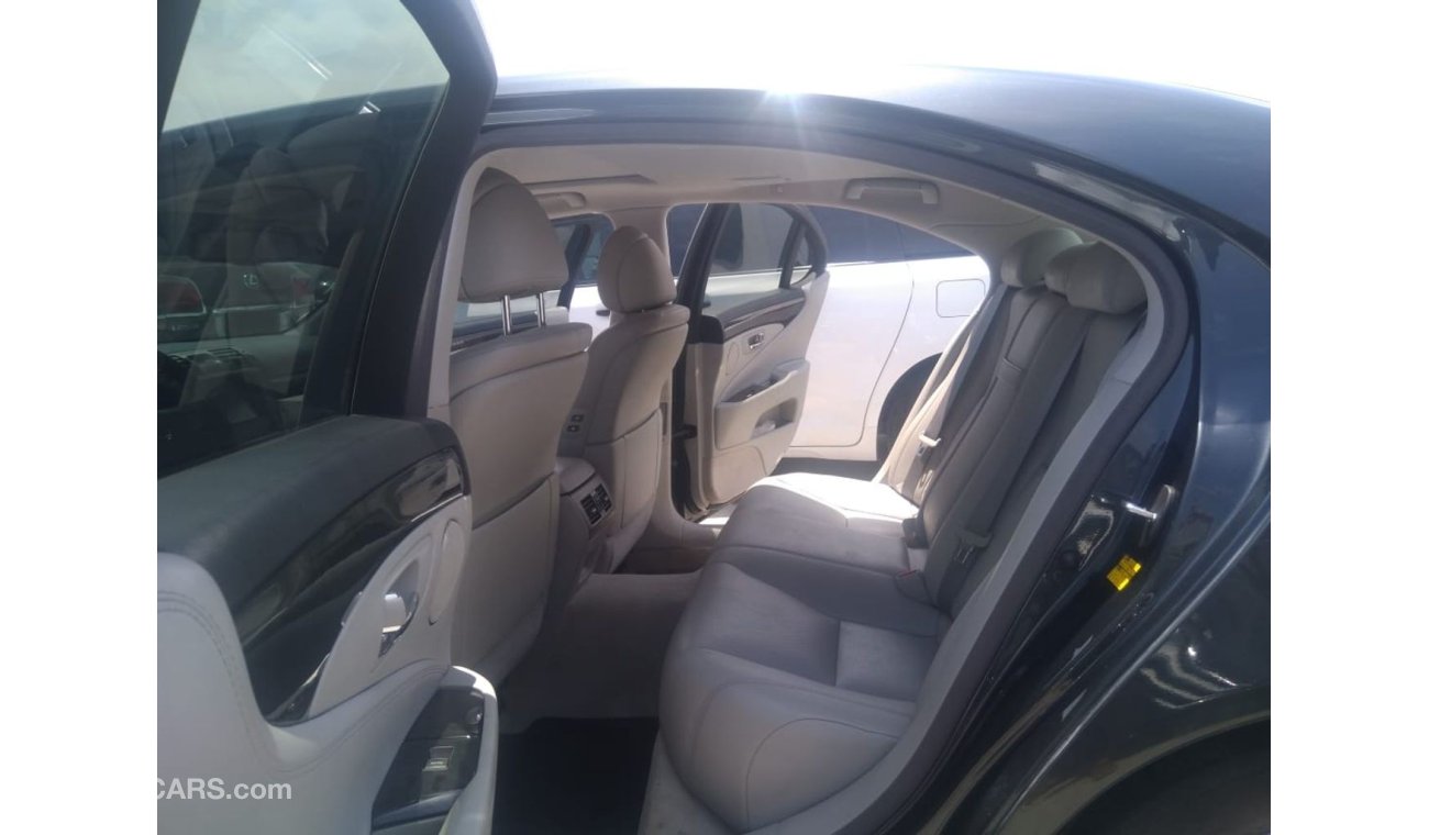 Lexus LS460 لكزس 460 موديل 2011 بحالة ممتازة وارد أمريكي