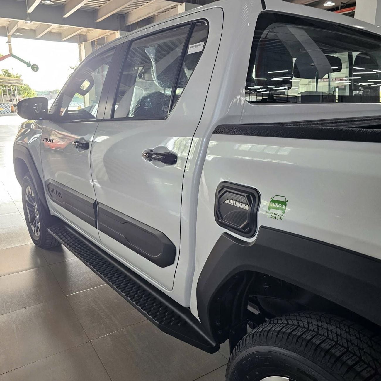 Toyota Hilux NEW SHAPE DIESEL A/T FULL OPTION DOUBLE CABIN PICKUP