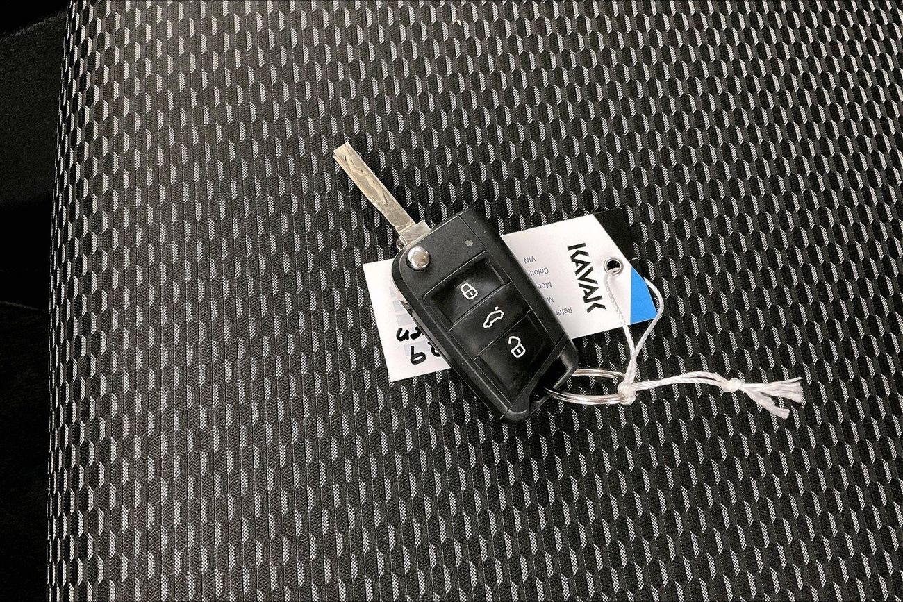 تويوتا يارس SE / E | ضمان مجاني لمدة عام | 0 دفعة أولى