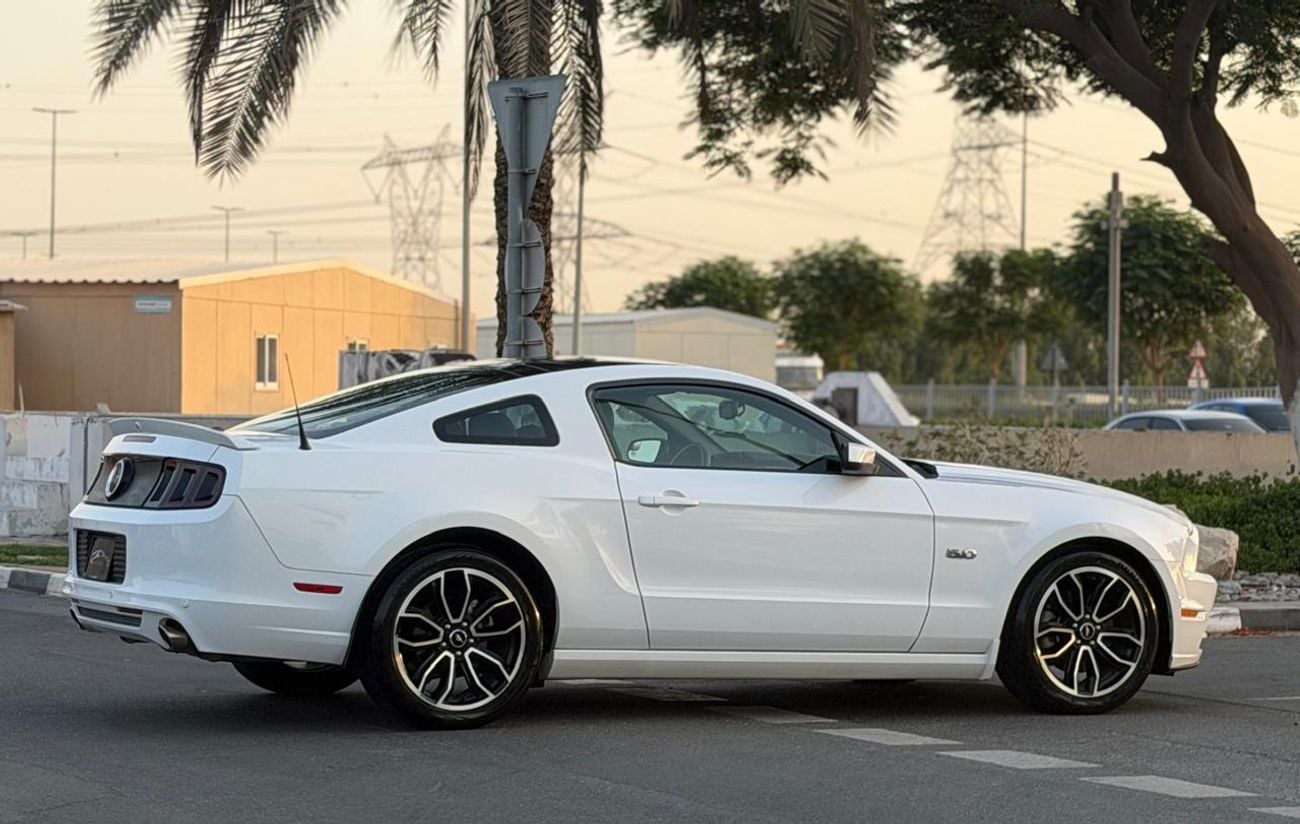 Ford Mustang PREMIUM Ford Mustang GT Premium V8 5.0L 2014 GCC Specs Full Service History Original Paint