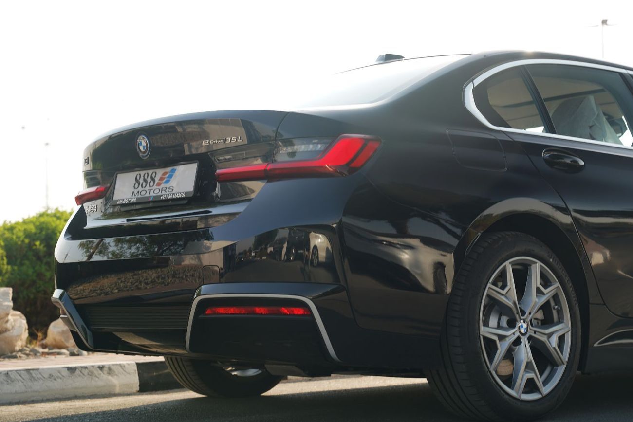 بي أم دبليو i3 2026 BMW e-Drive 35L M-Sport Package FWD 0Km