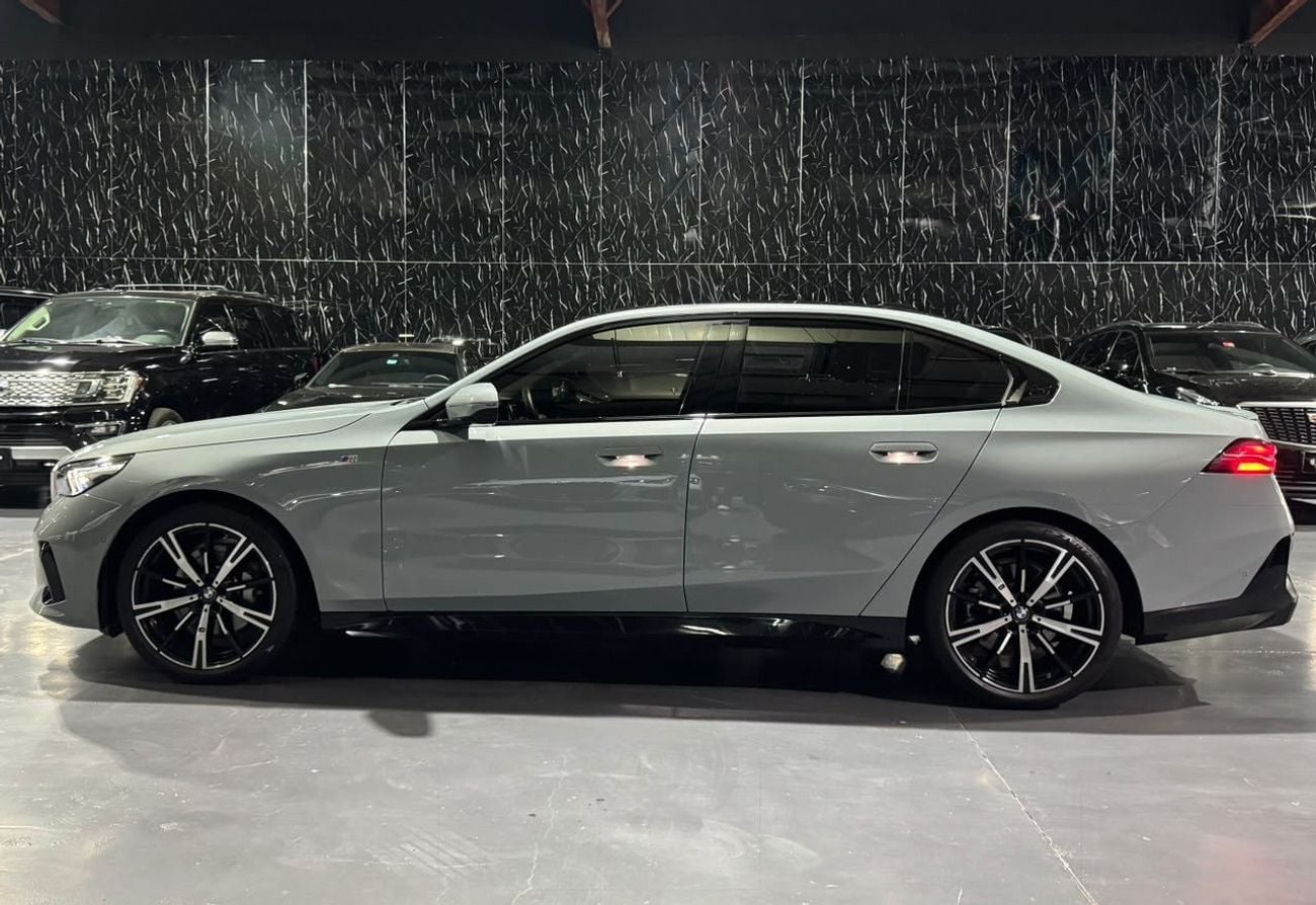 بي أم دبليو 530i M SPORT