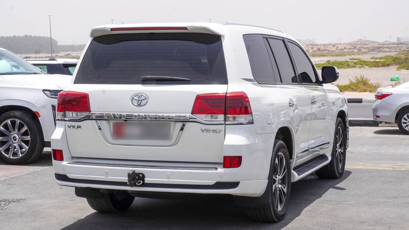 Toyota Land Cruiser VXR 5.7 L V8 with 2024 Body Kit