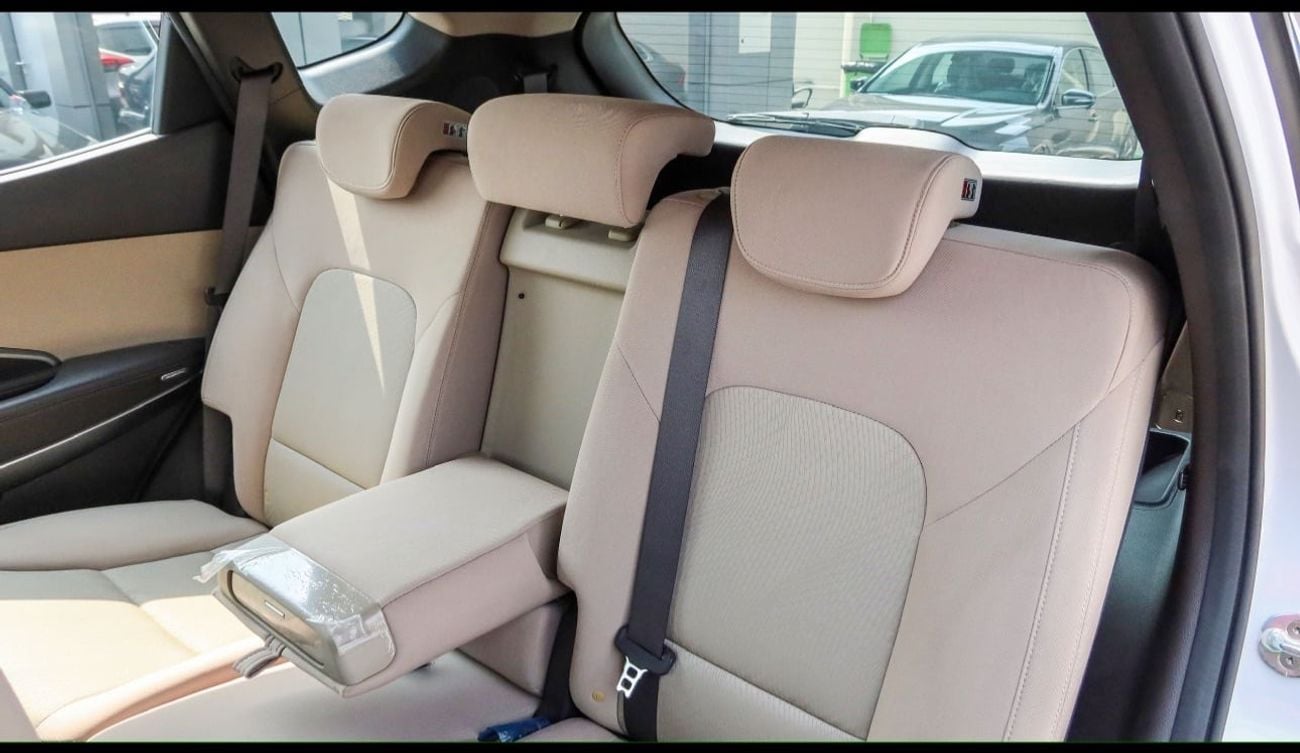 Hyundai Santa Fe Base 3.5L