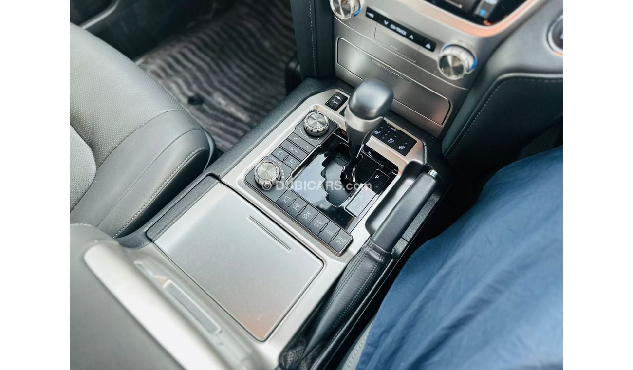 Toyota Land Cruiser Zx top of the range, Right hand drive