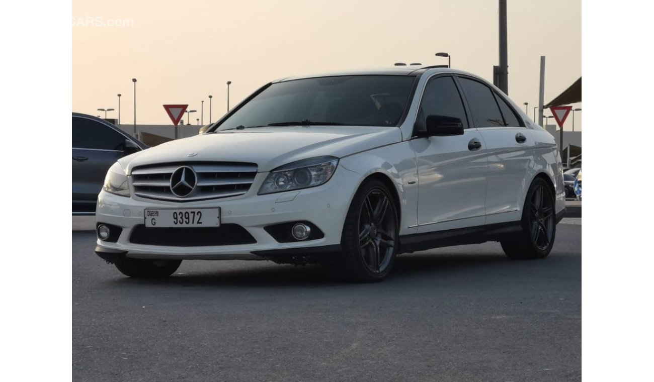 Mercedes-Benz C 300 Mercedes C300 2010 Gcc Specefecation Full Option Number 1