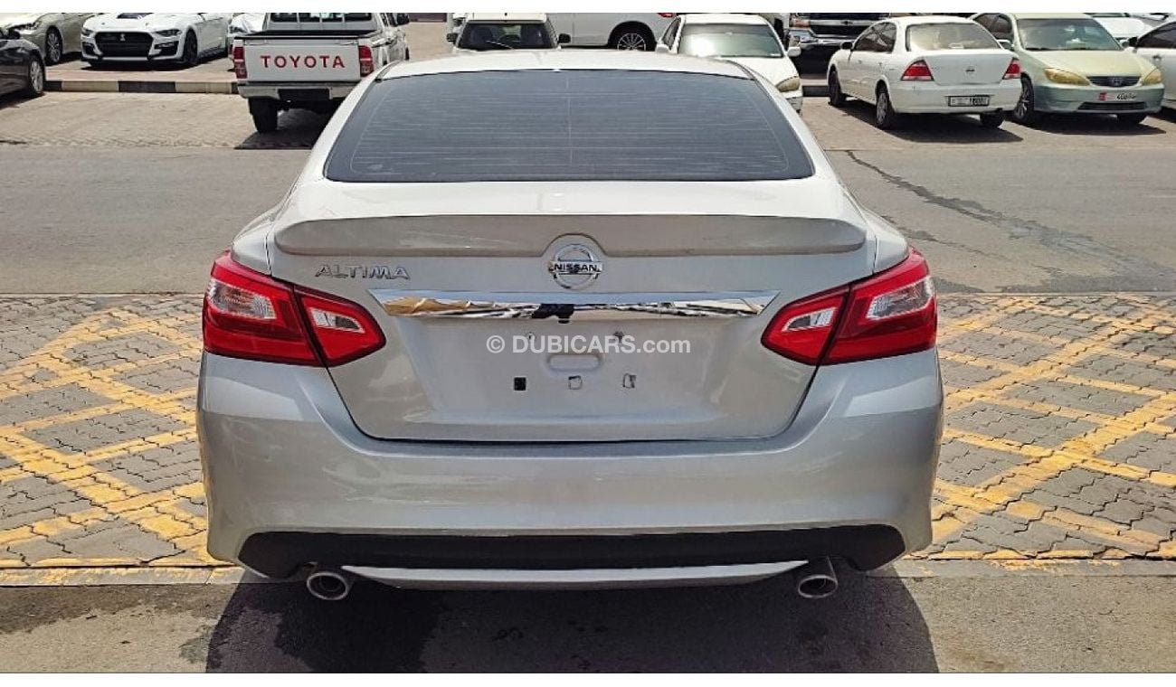 نيسان ألتيما