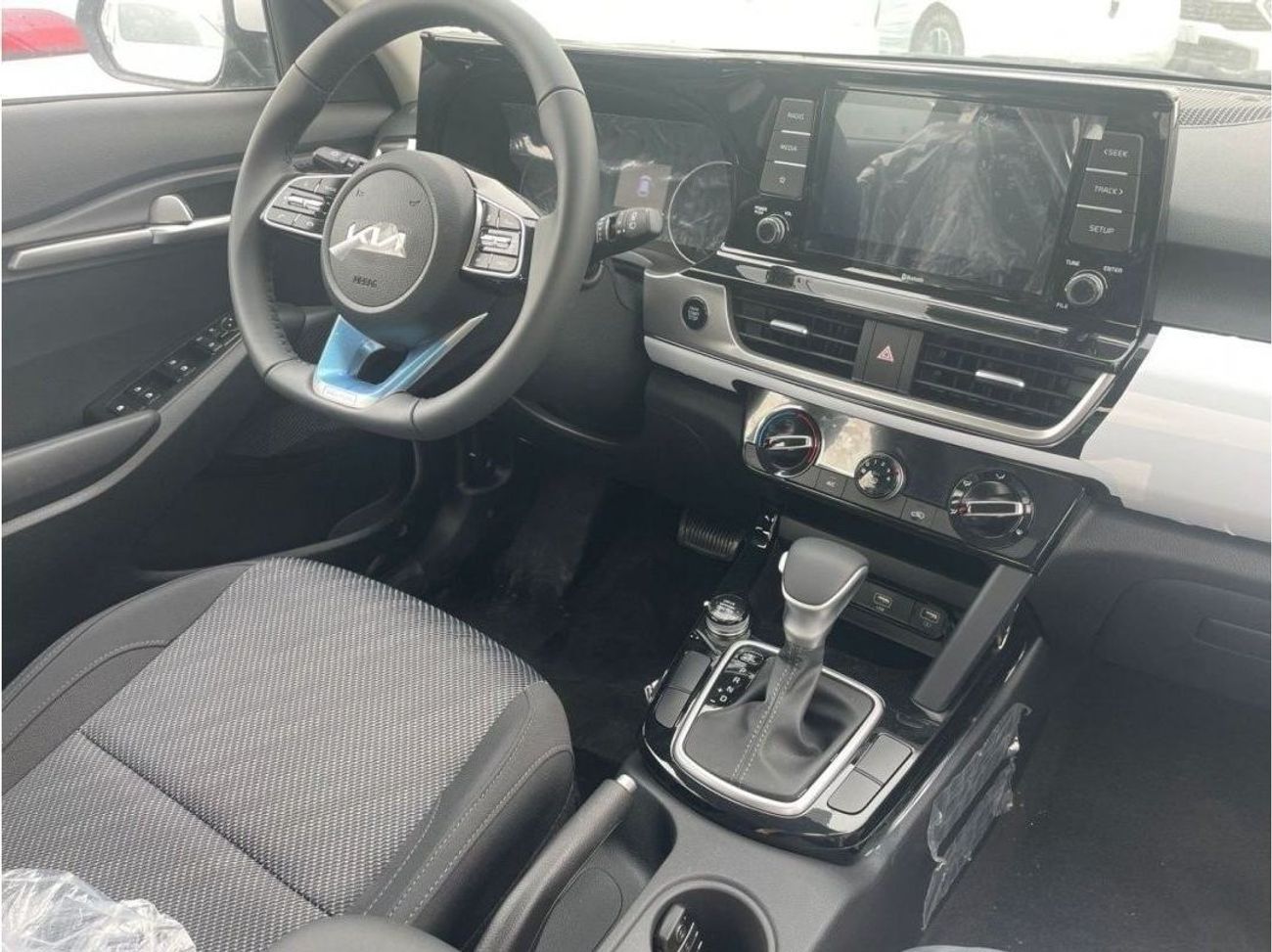 Kia Seltos 1.6 engine   with sun  roof push start 2024