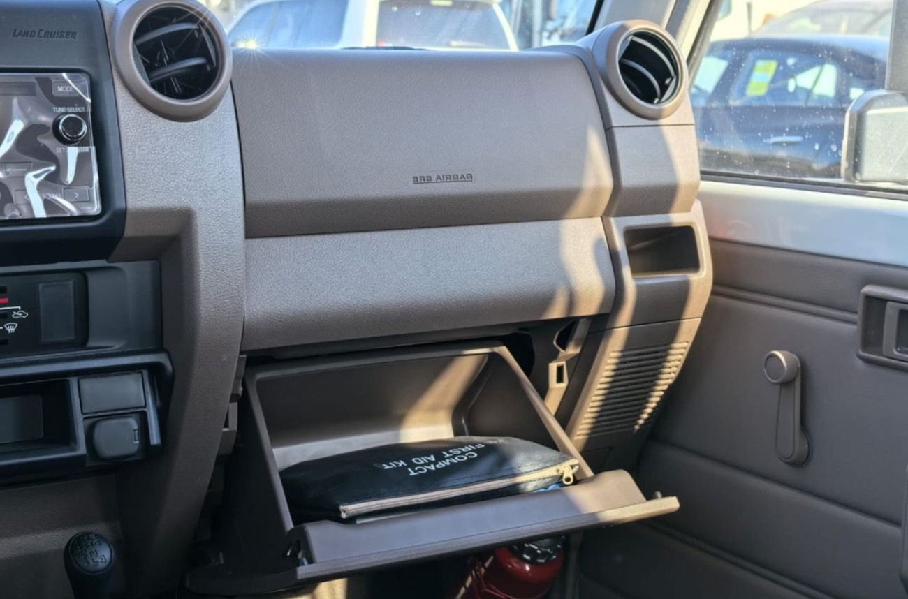 Toyota Land Cruiser 70 LC78 4.5L V8 Diesel M/T