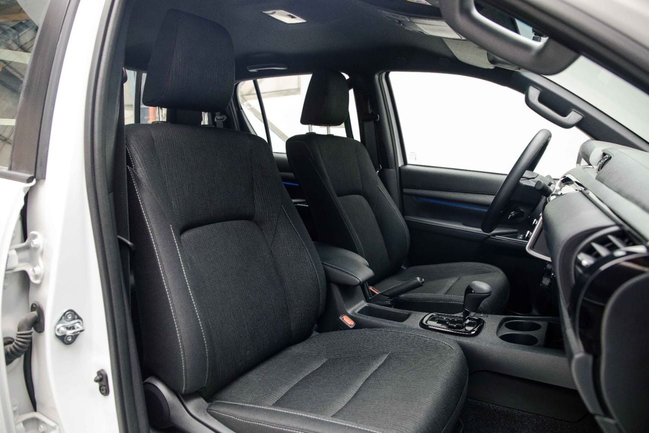 تويوتا هيلوكس Adventure 4.0L - Platinum White Inside MLM Black | Export Only