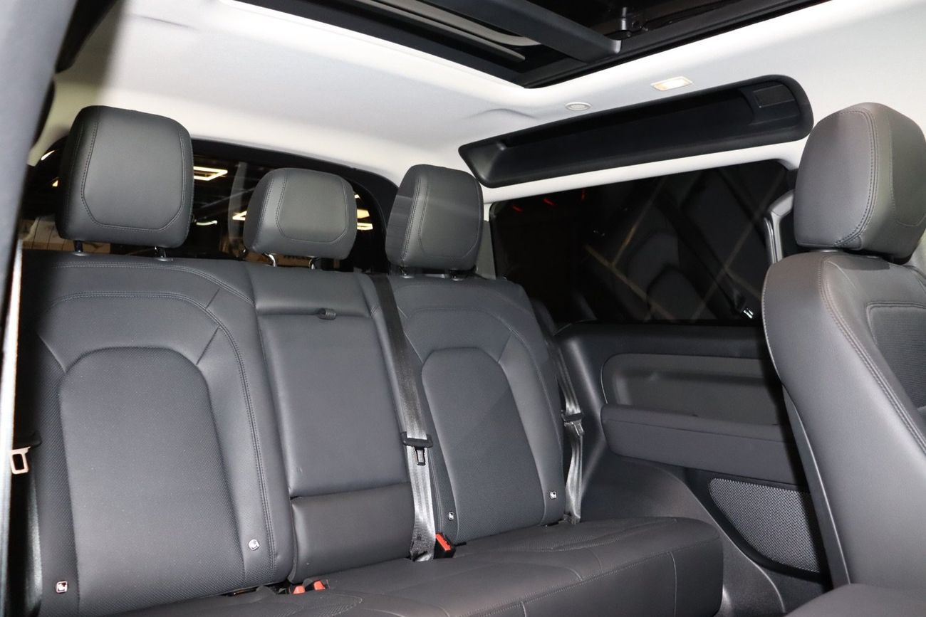 لاند روفر ديفندر 110 X-Dynamic SE P300 2.0L