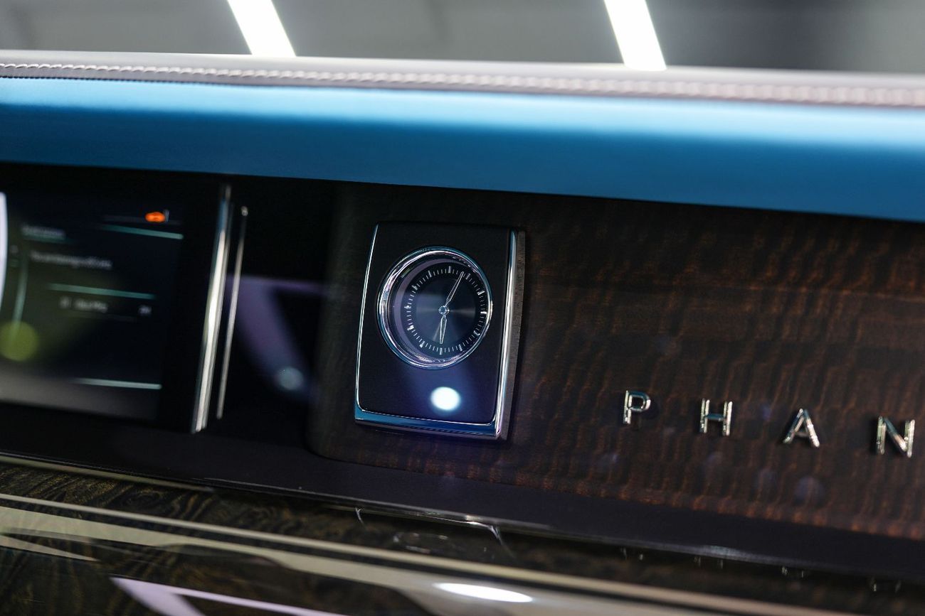 Rolls-Royce Phantom Std 6.8L 2018 Rolls Royce Phantom, Two-Tone Exterior, Rear Entertainment, Bespoke Audio, GCC Specs!!