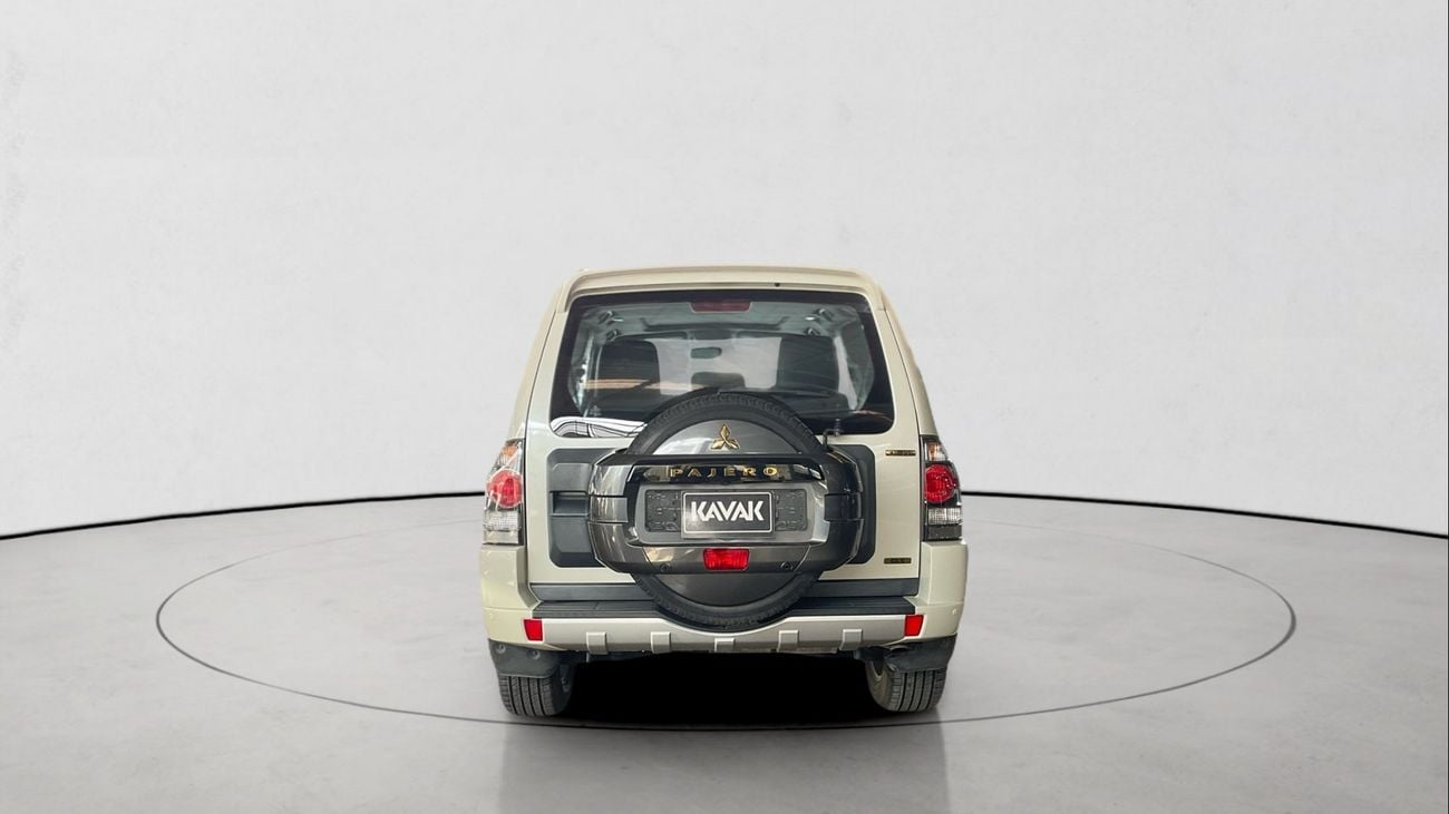 ميتسوبيشي باجيرو 3.8 GLS AUTO 4WD SWB H/L LTHR | شامل الضمان | 0 ﺪﻔﻋﺓ ﺃﻮﻟﻯ