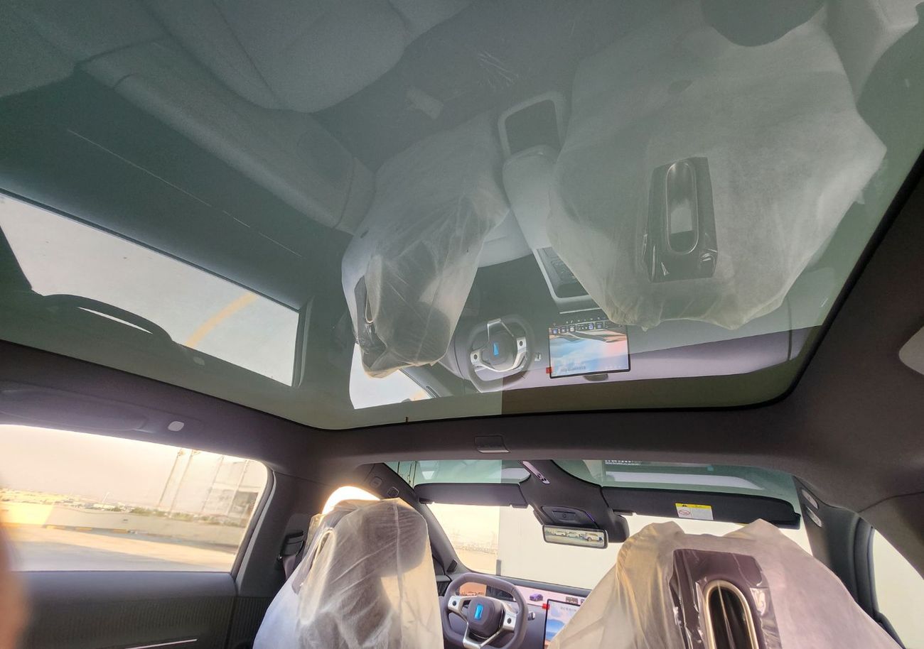 أفاتر 12 Plug in Hybrid- 1300 km total range. 5 seats rear wheel drive