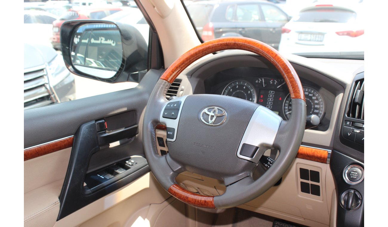 Toyota Land Cruiser (2012) GXR V6