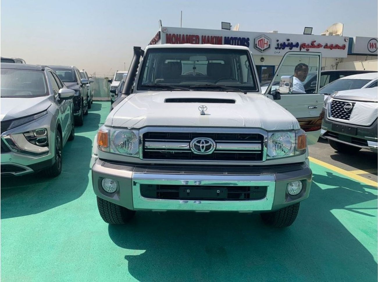 تويوتا لاند كروزر بيك آب 2023 Toyota Land Cruiser Pickup 4.5L V8 Diesel with difflock Manual Zero KM