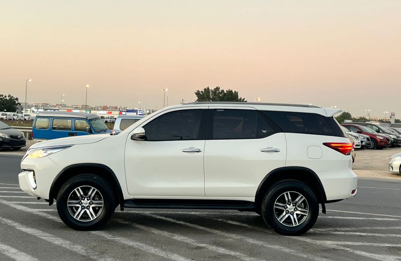 Toyota Fortuner 2019 Toyota Fortuner EXR 2.7 L V4 -AWD 4x4 - Rear CAM & Sensor - Cruise Control -  71000 km