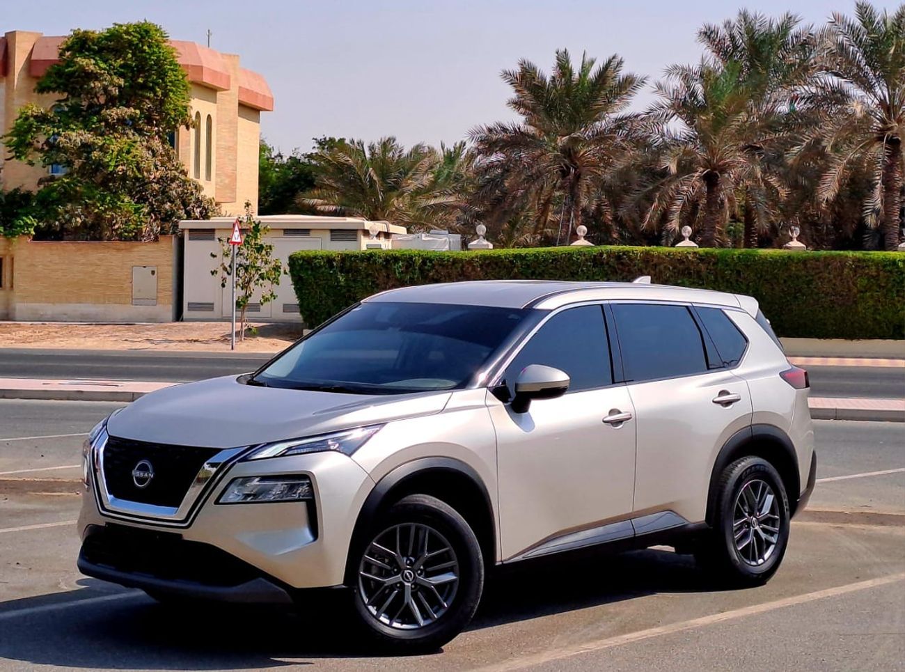 Nissan XTrail S 2WD (5-Seater) 2023 2.5L GCC (1240/-MONTHLY)