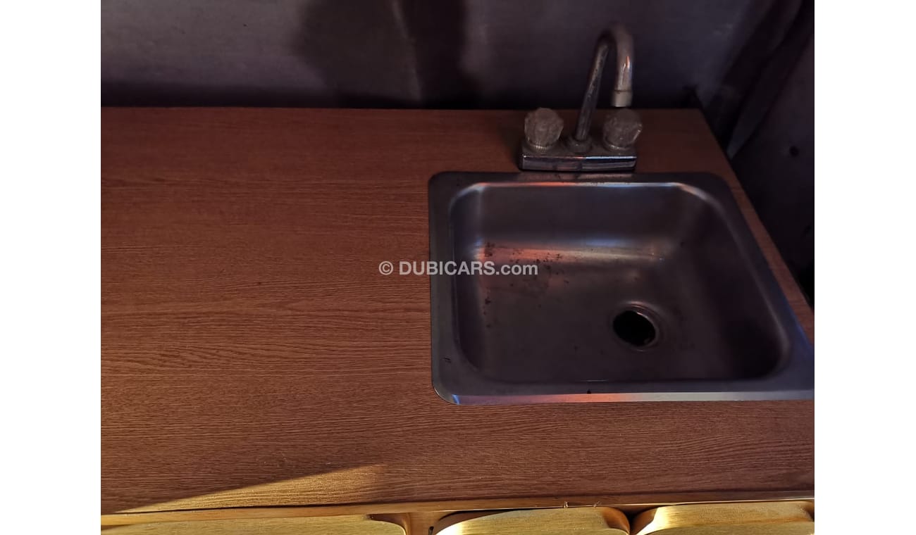 Ford Econoline RV Van - Chinook