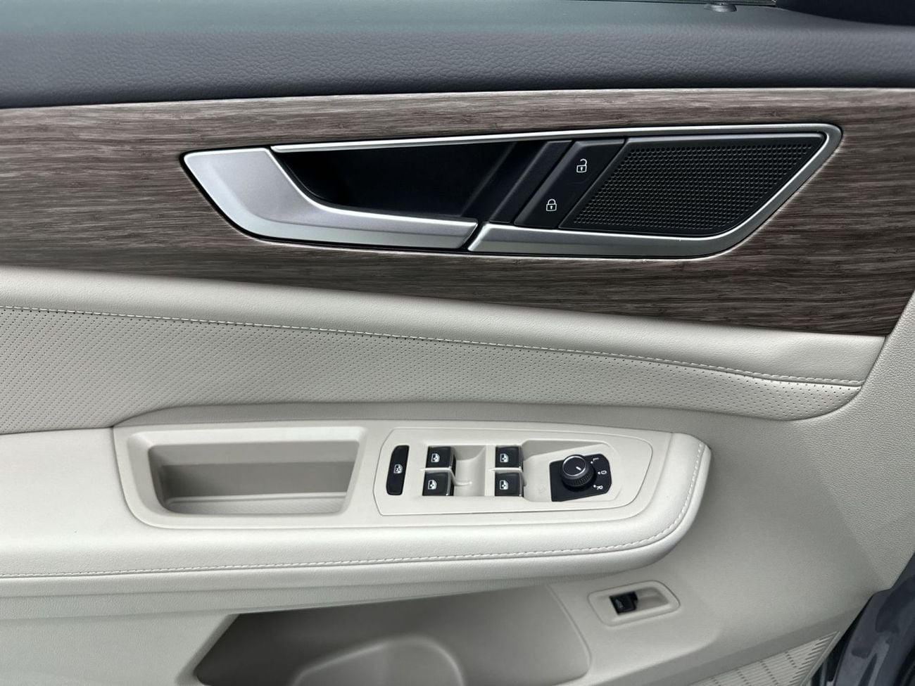 Volkswagen Teramont COMFORTLINE (Facelift 2) | 34,100 AED SAVINGS from New Car | New 12" Screen & LED Light Bar