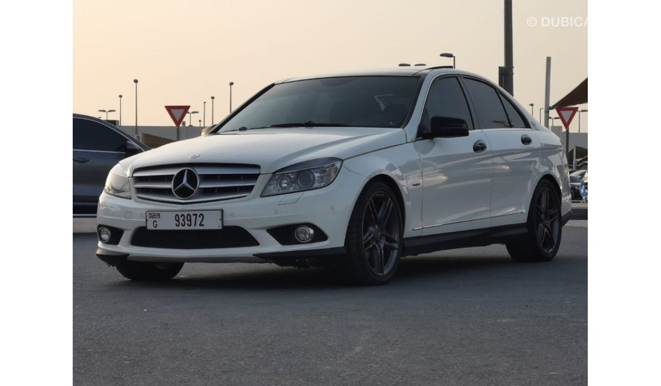 Mercedes-Benz C 300 2010 Gcc Specefecation Very Clean Inside And Out Side Without Accedent