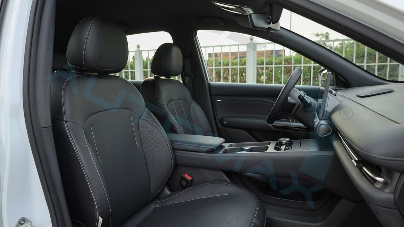 Ls Auto Lev01 SE 2025 FWD GCC 0Km  With 5 Years Warranty Or 150K Km & 8 Years or 150K Km