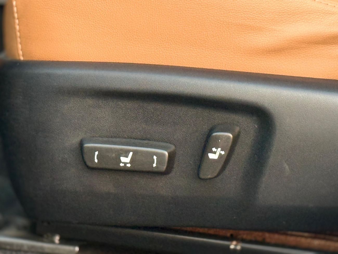 Toyota Fortuner Toyota fortuner 2019 white with orange interior LHD gcc specs 7 seaters