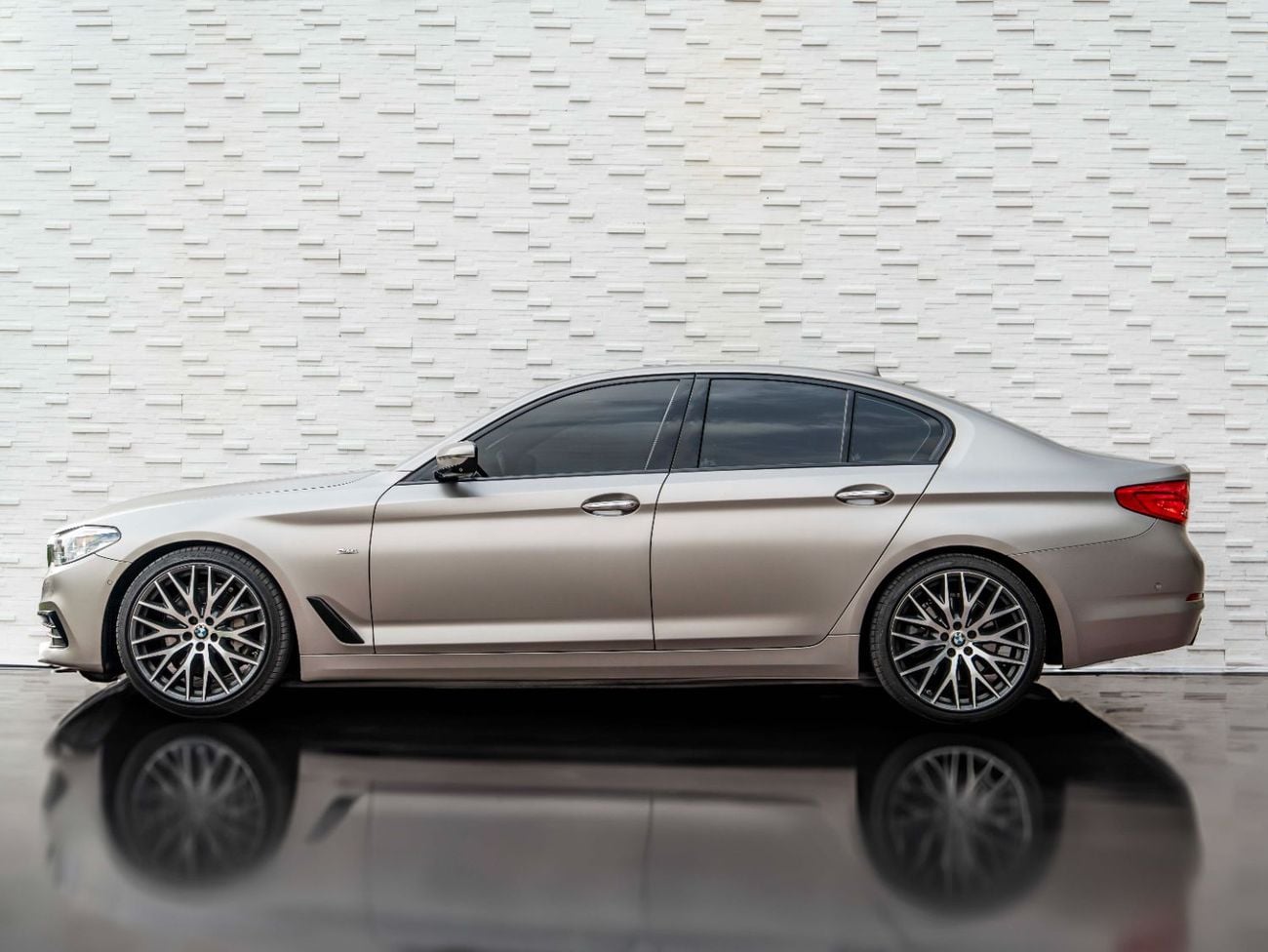 بي أم دبليو 530i M Sport 2.0L