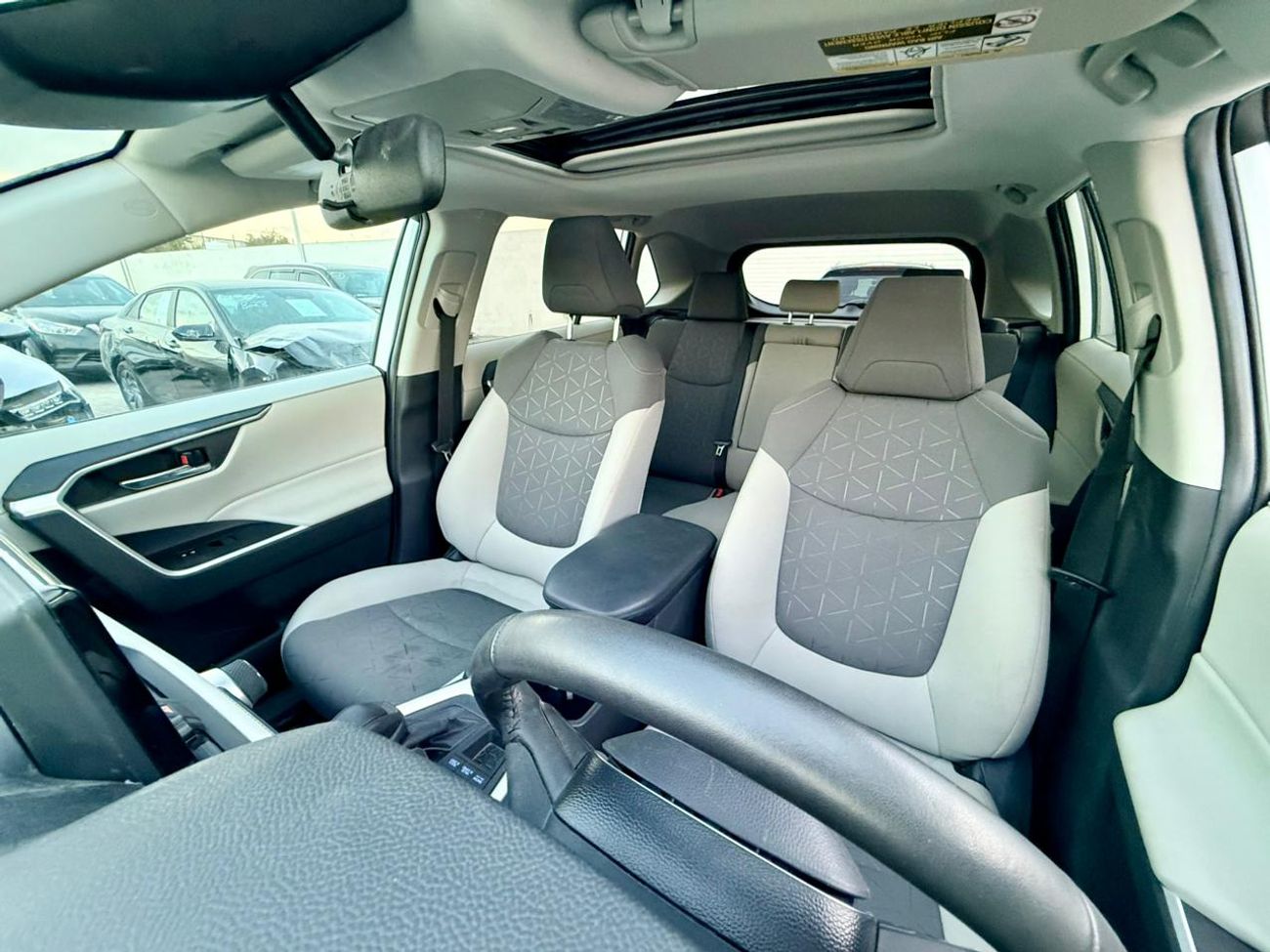 Toyota RAV4 XLE 2.5L 2021 Rav4 XLE AWD + 4x4 + ( low miles 19751 only ) Push Start + Sunroof + 2.5L Full option