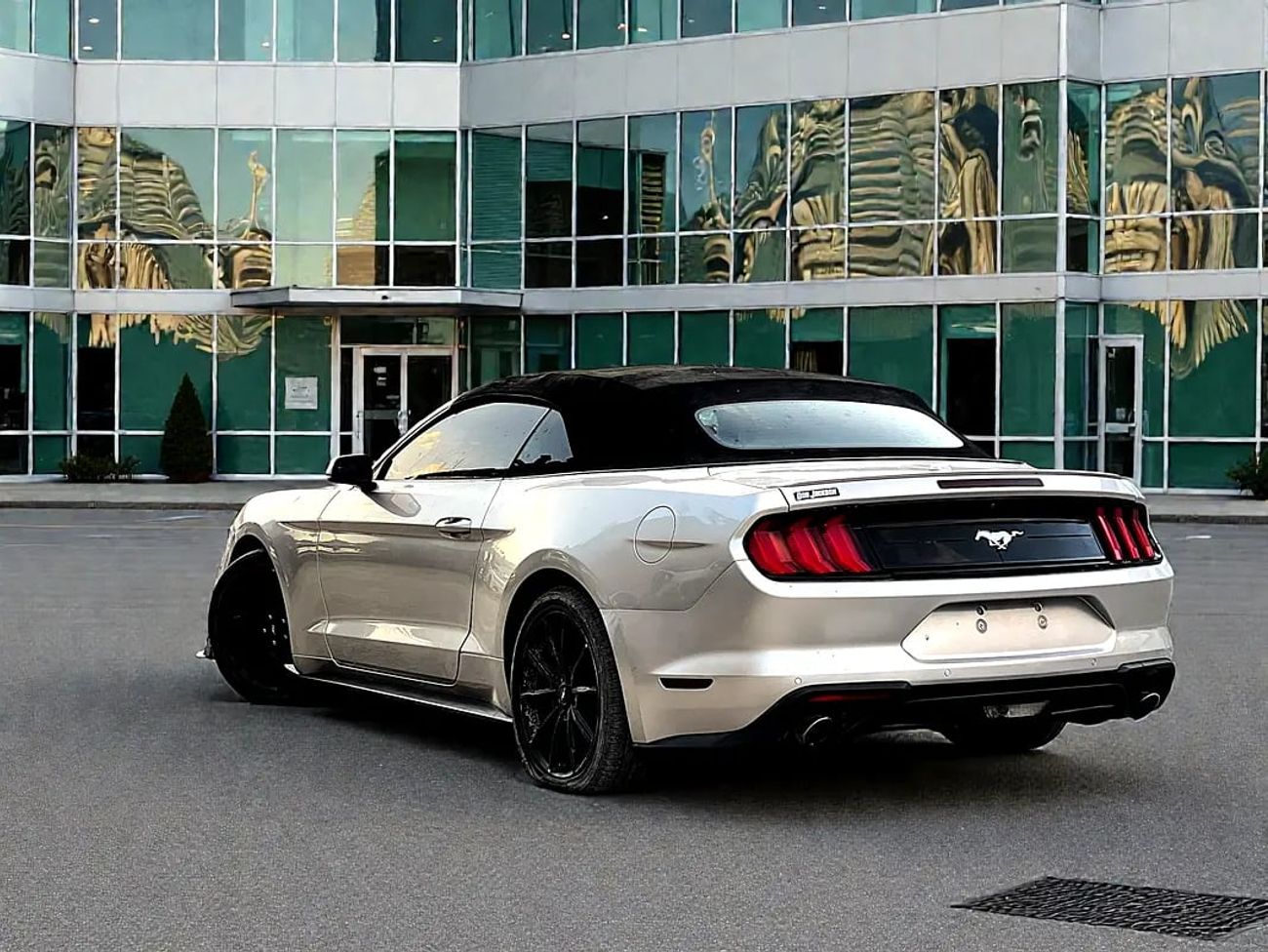 Ford Mustang EcoBoost 2.3L Coupe A/T | ECOBOOST | CONVERTIBLE | WELL MAINTAINED