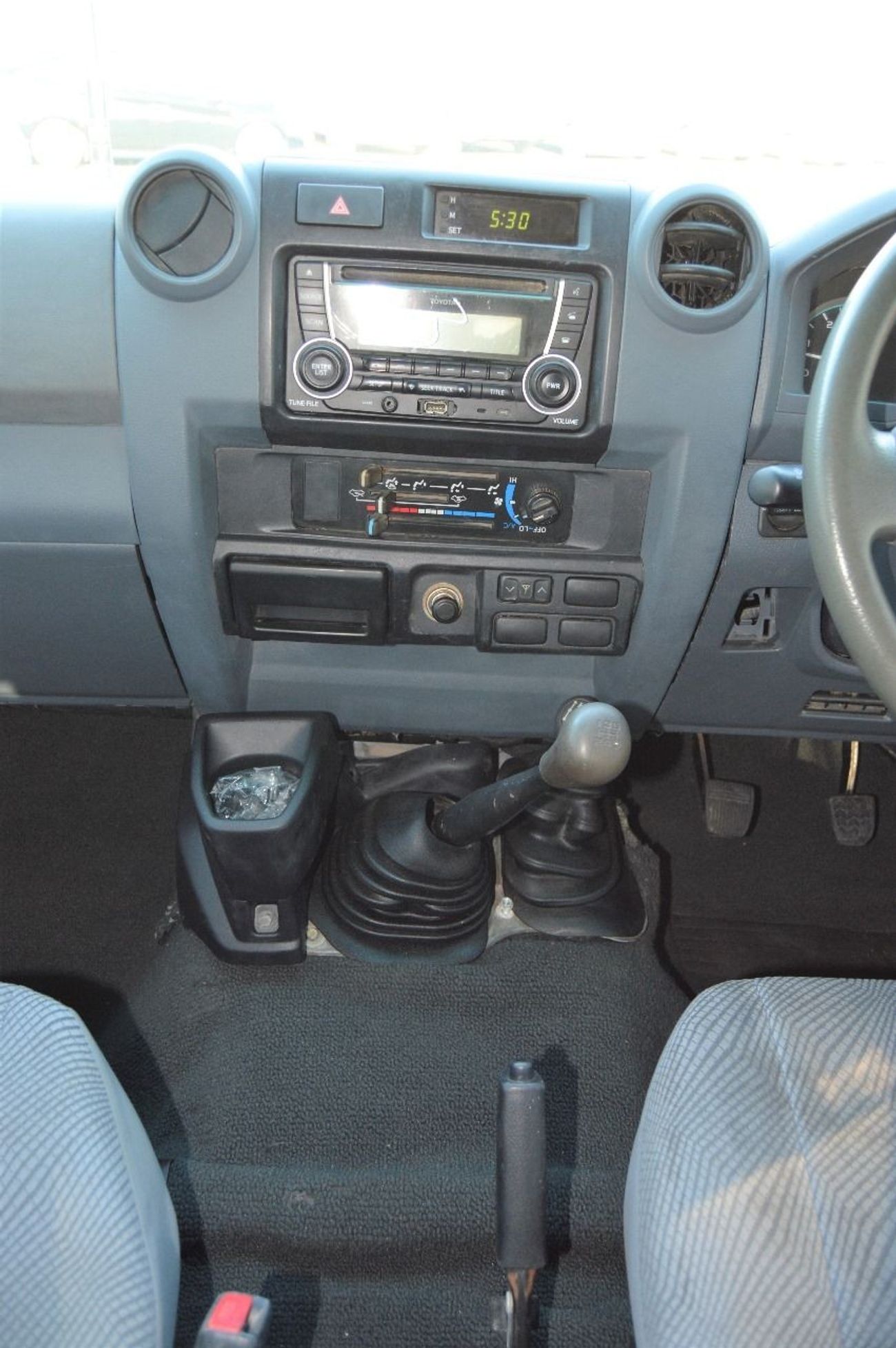 Toyota Land Cruiser Pick Up 2013 TOYOTA LAND CRUISER DOUBLE GXL