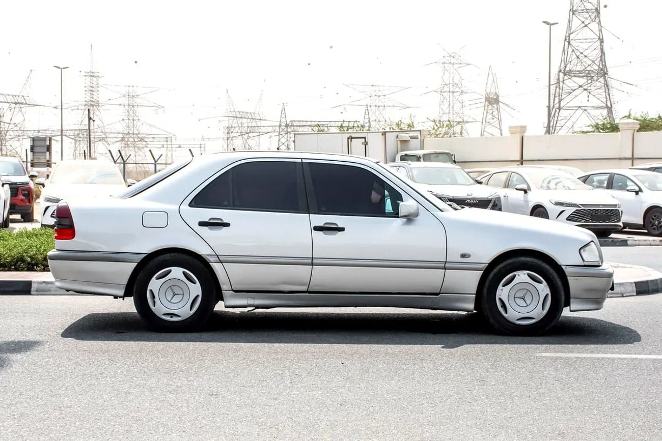Mercedes Benz C200 Pristine C200 | Japanese Specs | Low Mileage