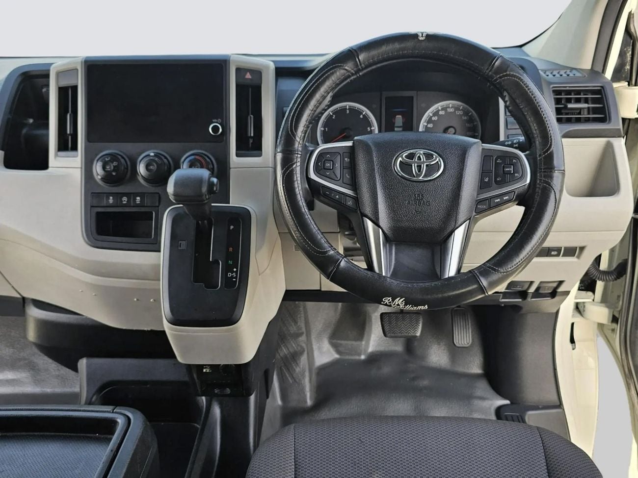 Toyota Hiace High-roof passenger Van DSL 2.8L Diesel Engine Automatic Gear 2WD 11 Deats 5 Doors