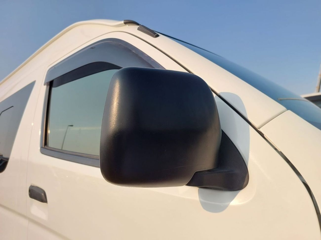 Toyota Hiace TOYOTA HIACE COMMUTER VAN RHD 2015 MODEL 2.7 L PETROL AUTOMATIC(PM54137)