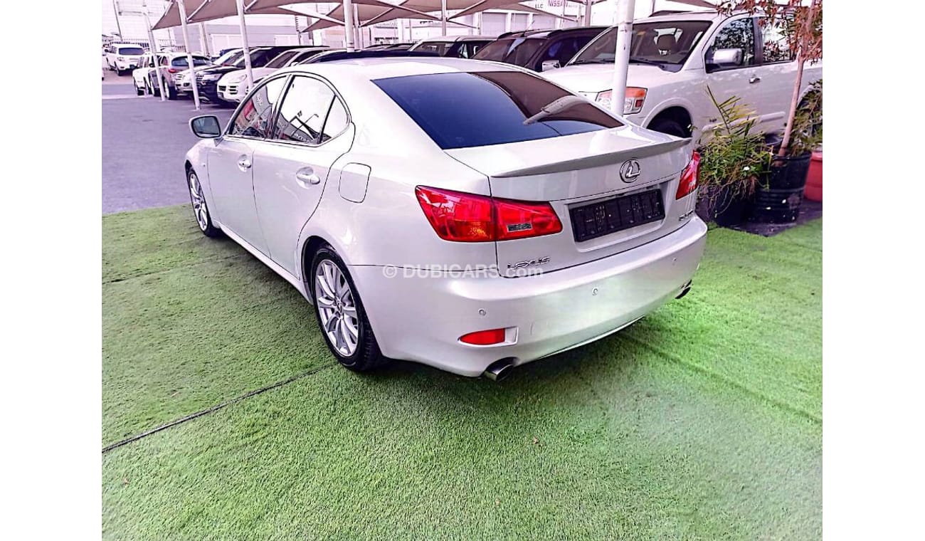 لكزس IS 300 خليجى موديل 2008 رقم واحد فتحة جلد رنجات حساسات بحالة ممتازة لاتحتاج لأى مصاريف