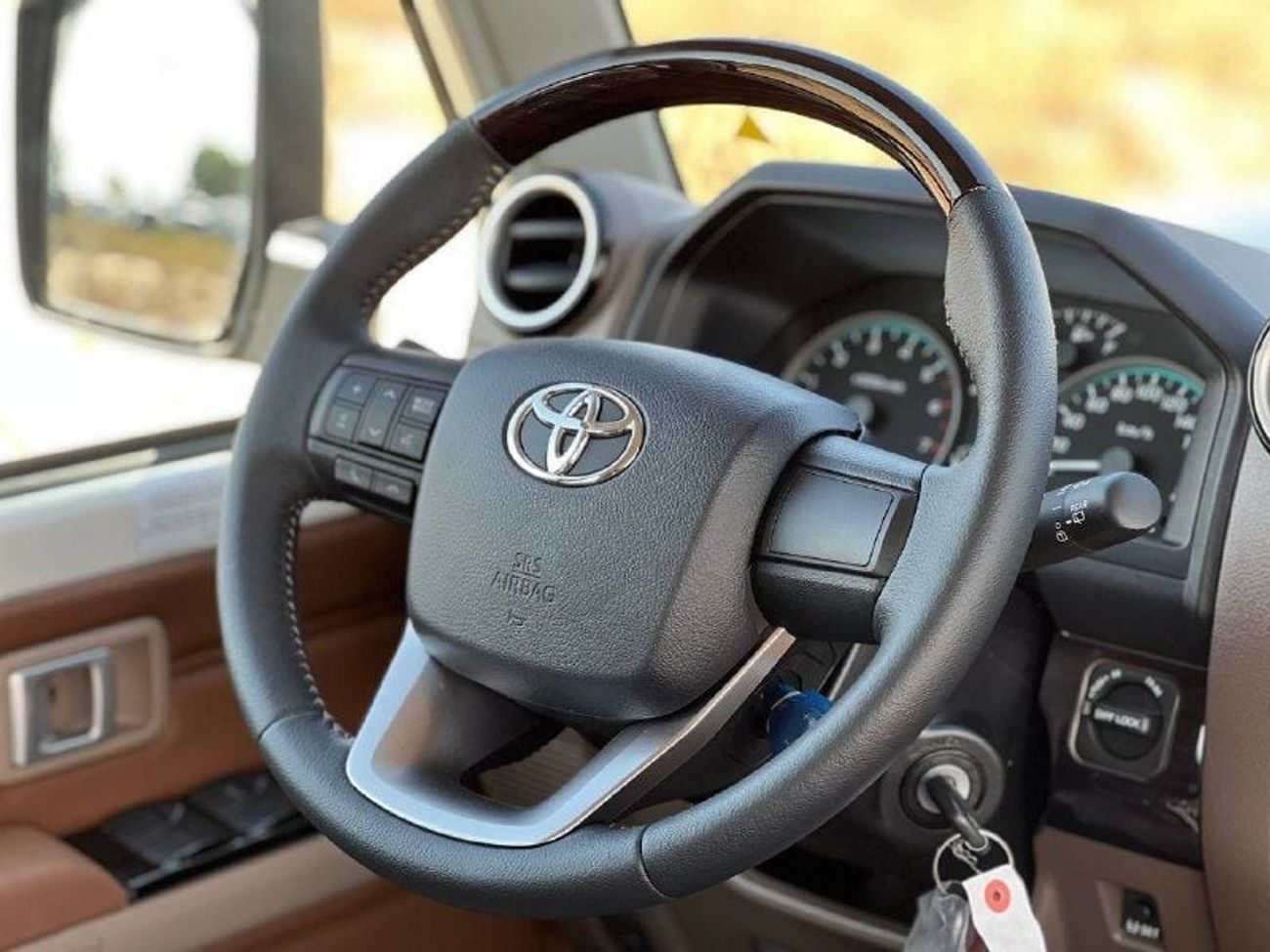 Toyota Land Cruiser 70 LC76 4.0L PTR A/T // 2025 // FULL OPTION WITH FRIDDG , DVD&BACK CAMERA , CRUISE CONTROL // SPECIAL O