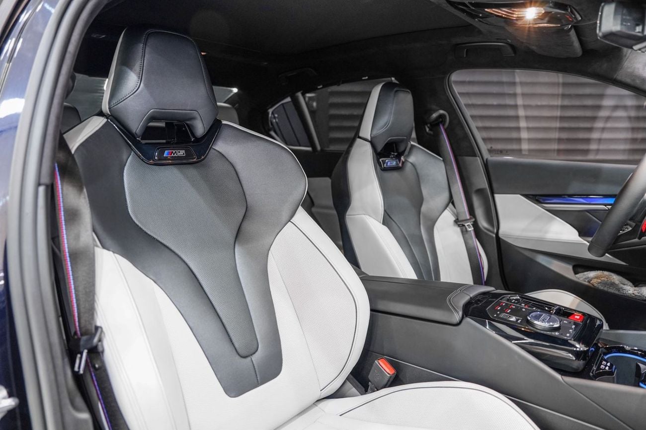 بي أم دبليو M5 Competition 2026 BMW M5 | HYBRID | Carbon Interior | Dealer Warranty + Service!!