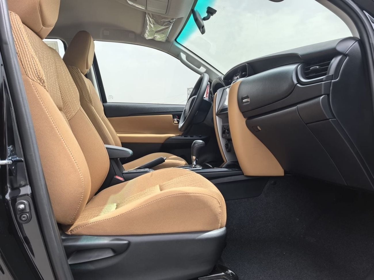 Toyota Fortuner EXR FORTUNER,2.7L,4X4,MANUAL AC,ROOF RACK,REAR VEIW CAMERA,17''AW,A/T,2026MY( FOR EXPORT ONLY)