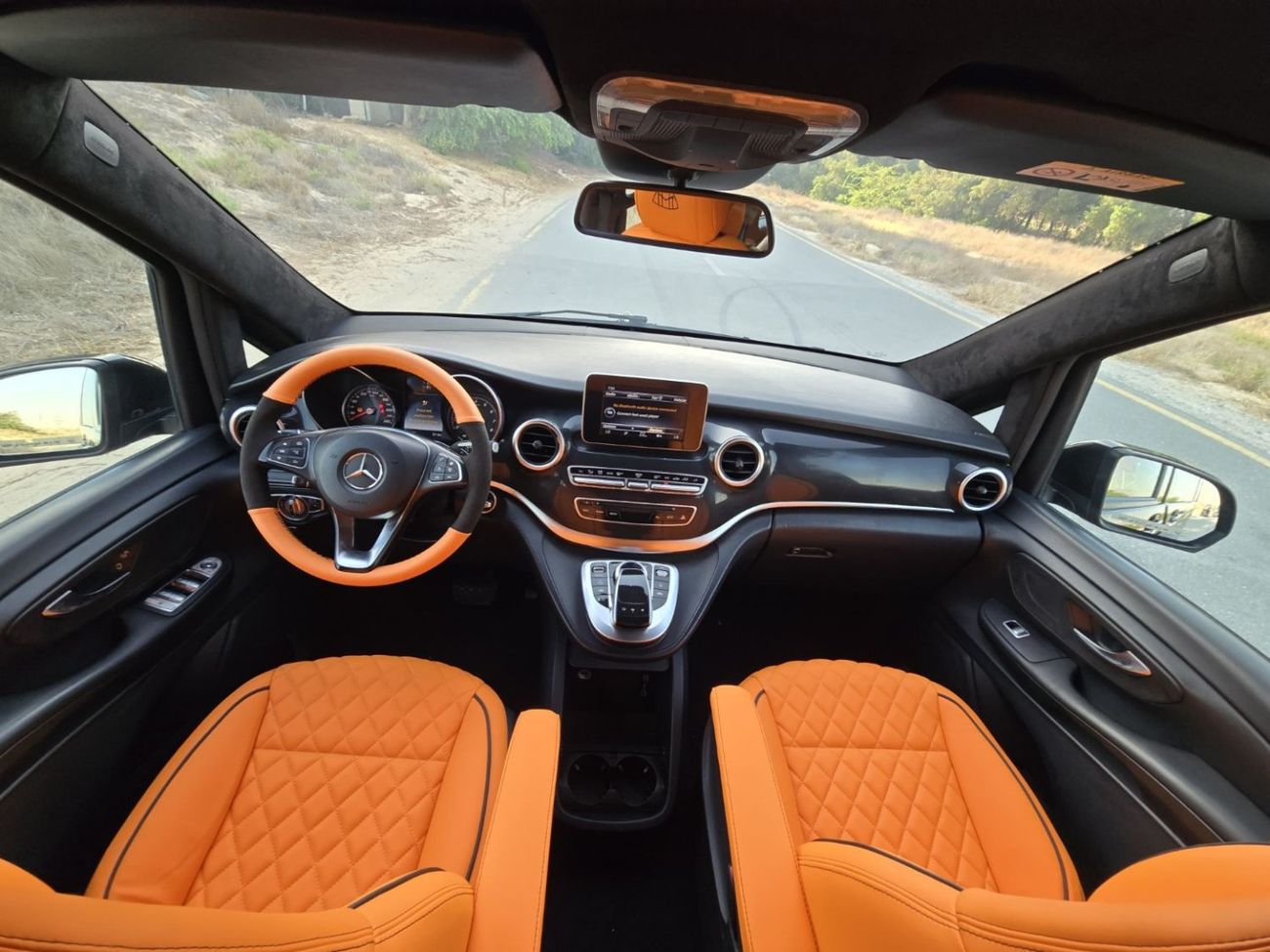 Mercedes-Benz V 250 Std 2.1L MERCEDES V-250 GCC 2018 BODY KIT MAYBACH 2023 // PERFECT CONDITION WITH GOOD PRICE