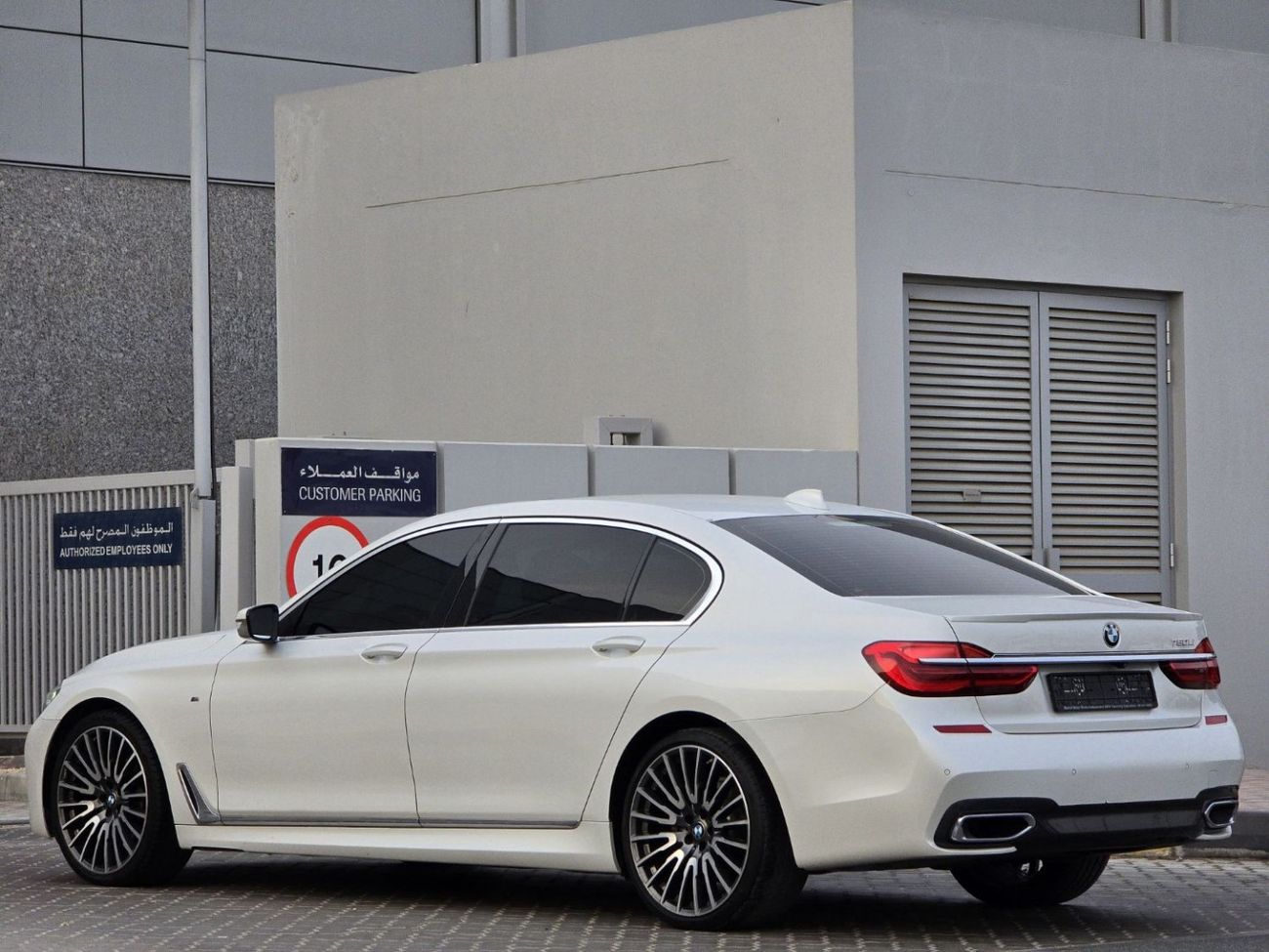 BMW 730Li Exclusive 2.0L BMW 730LI 2018 GCC ACCIDENT FREE // PERFECT CONDITION IN SIDE OUT SIDE