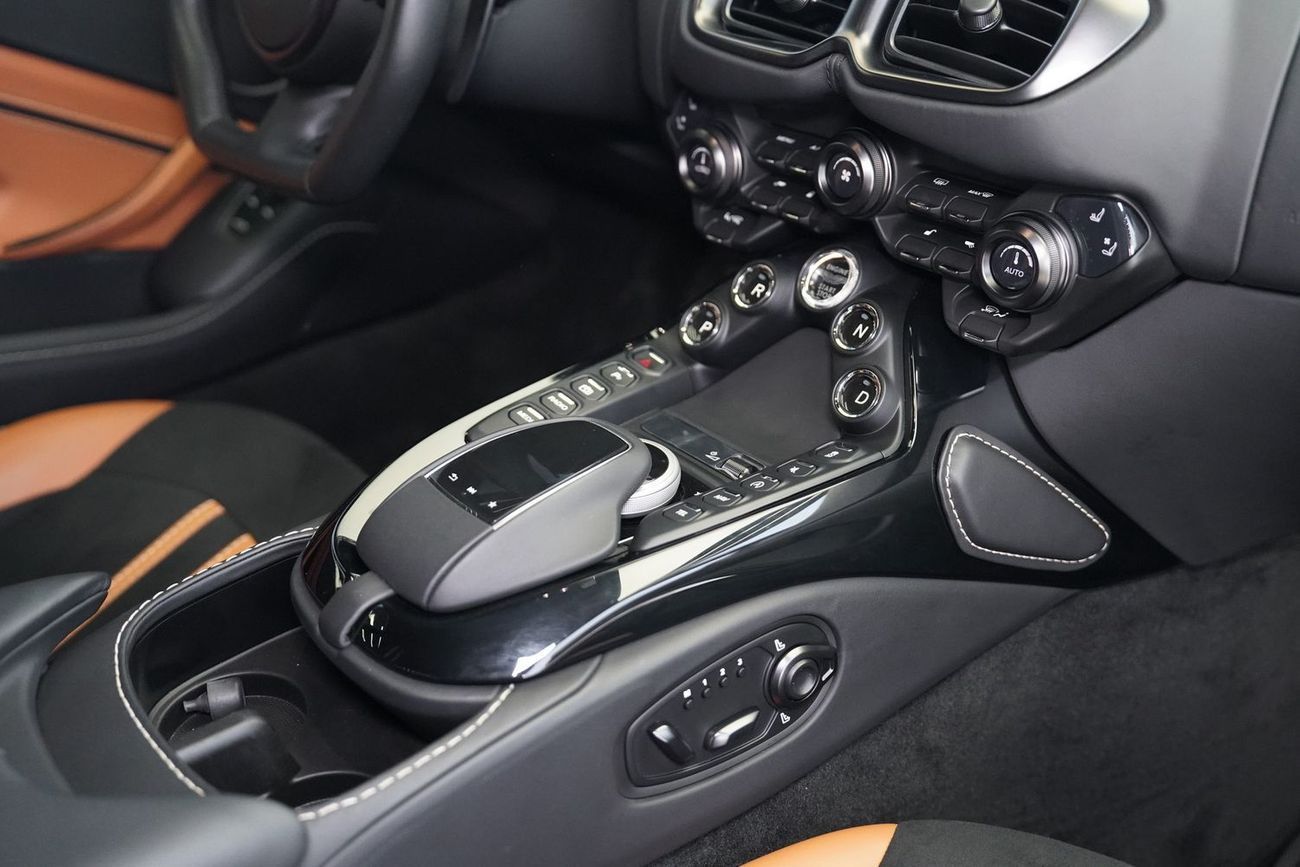 Aston Martin Vantage 