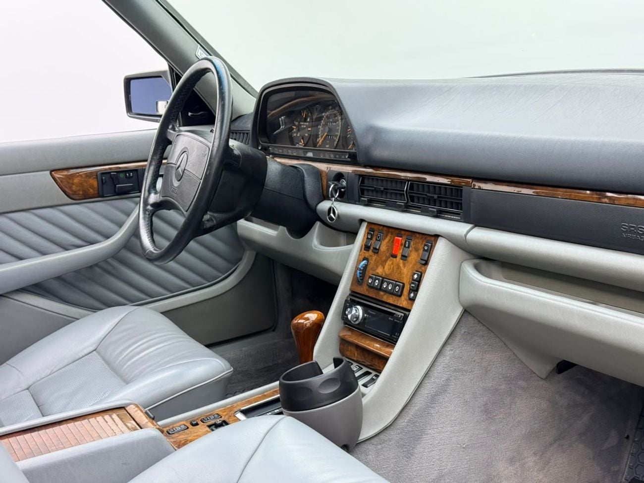 Mercedes Benz 560 SEL 1991 Mercedes Benz 560 SEL, Sunroof, Dual Airbags, Fully Loaded, Excellent Condition, American