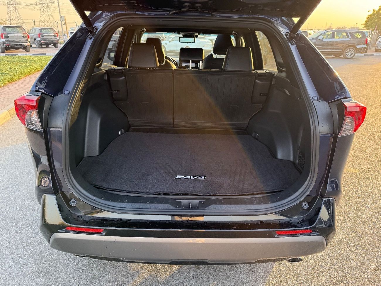 Toyota RAV4 XLE 2.5L 2019 TOYOTA RAV4 XSE HYBRID 4x4 FULL OPTIONS IMPORTED FROM USA