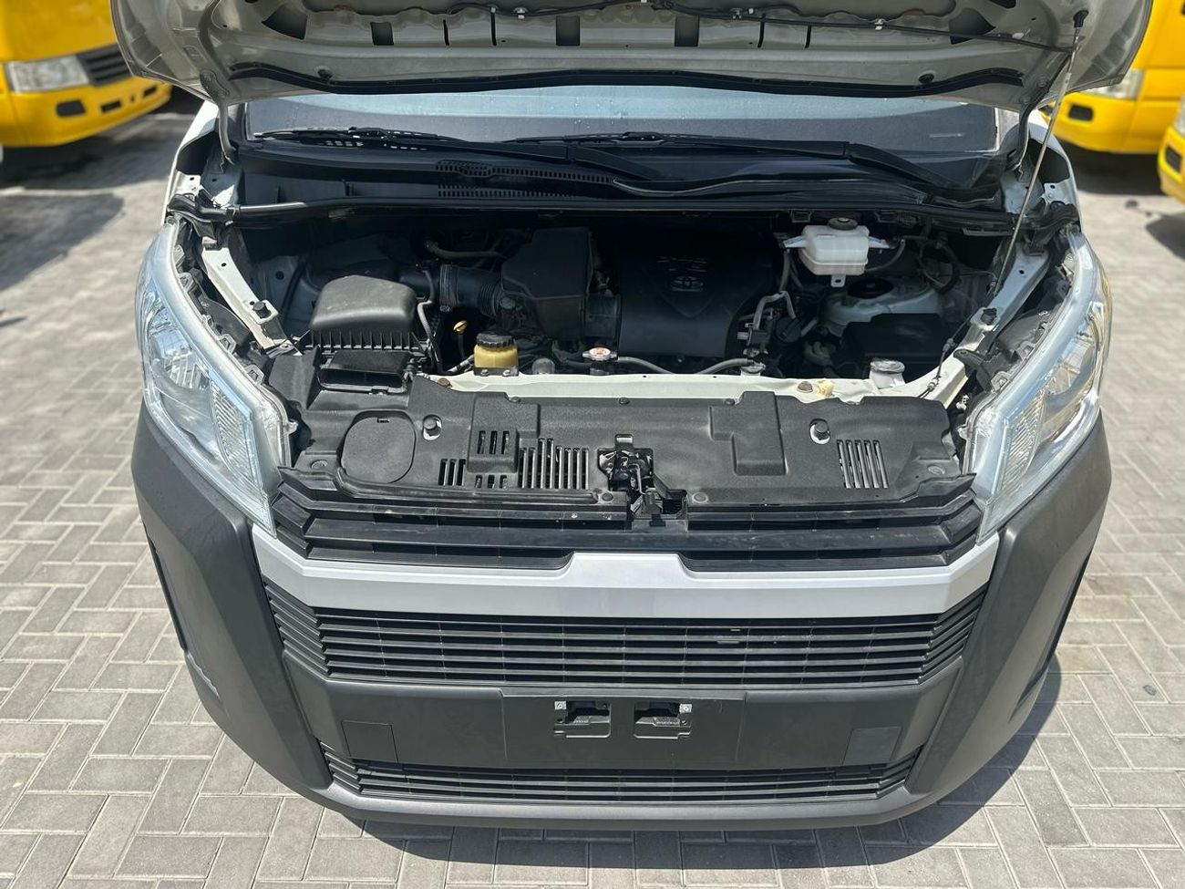 Toyota Hiace GL -High Roof Commuter 3.5L M/T