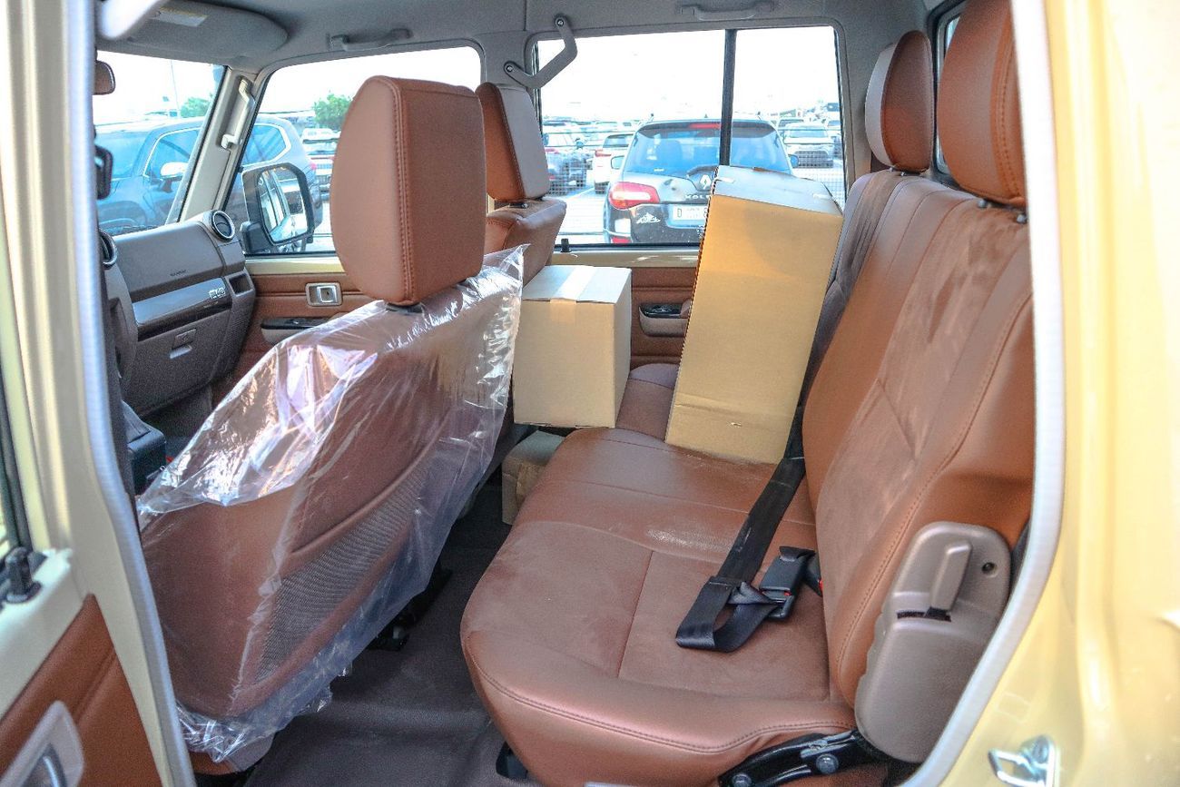 تويوتا لاند كروزر بيك آب Std 4.0L Double Cab Utility 4WD