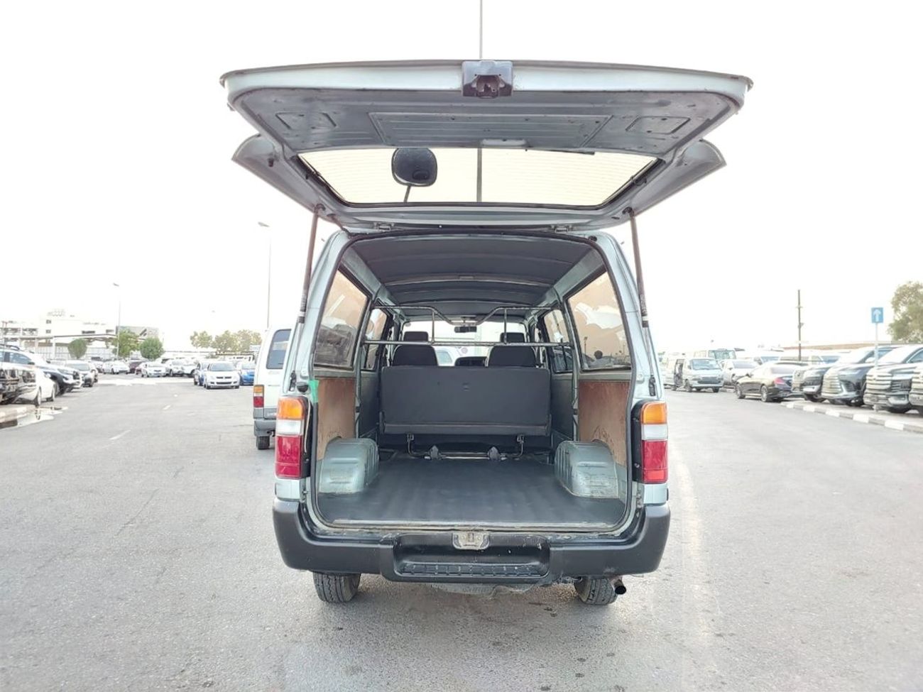 Toyota Hiace TOYOTA HIACE VAN RHD 1999 MODEL 2.0 L PETROL MANUAL(PM52852)